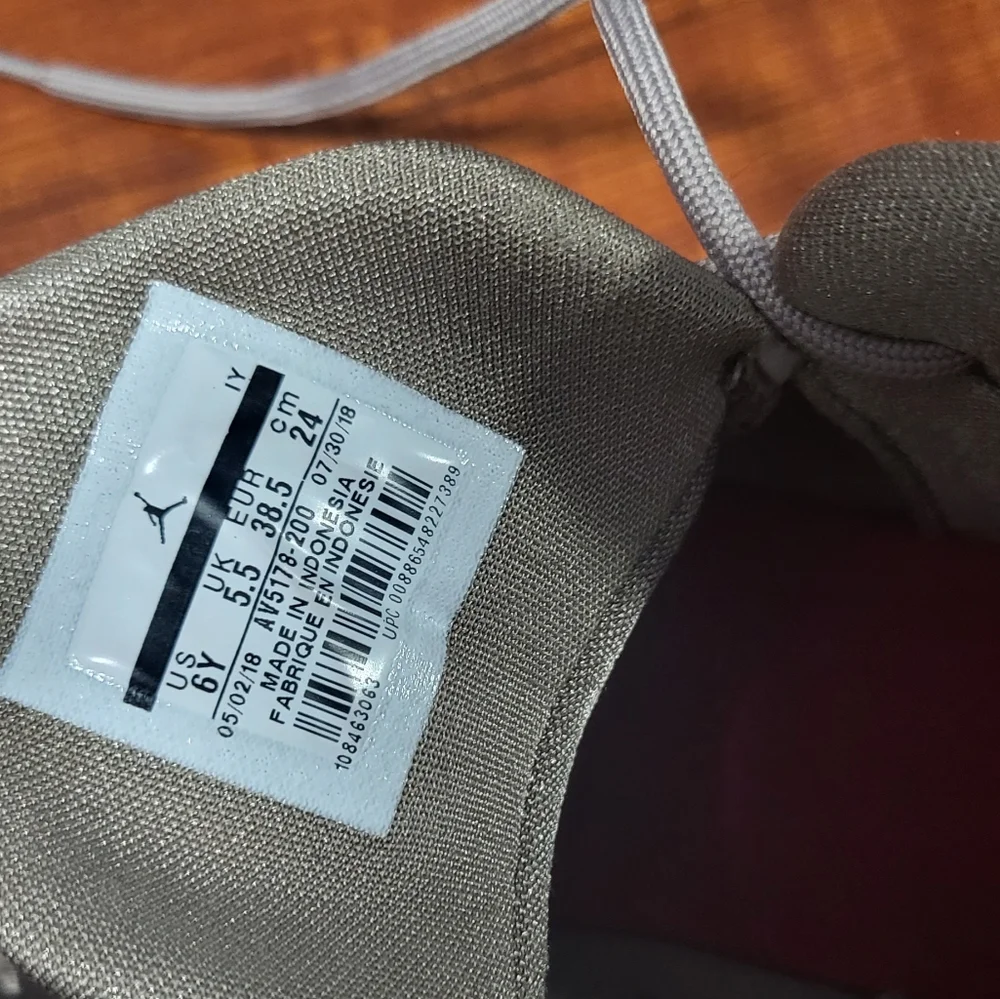 Nike Air Jordan Jumpman Team 2 SE size 6Y - Picture 3 of 12